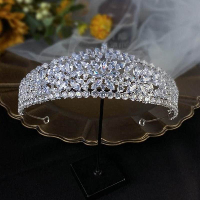 Luxury New Queen's Zircon Crown Jewelry - GlowTrendVibe - - Luxury New Queen's Zircon Crown Jewelry -